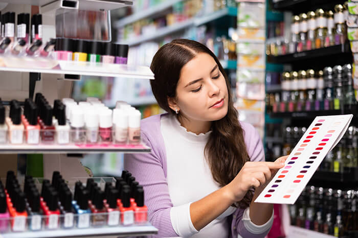 amostras das cores de esmalte do verão