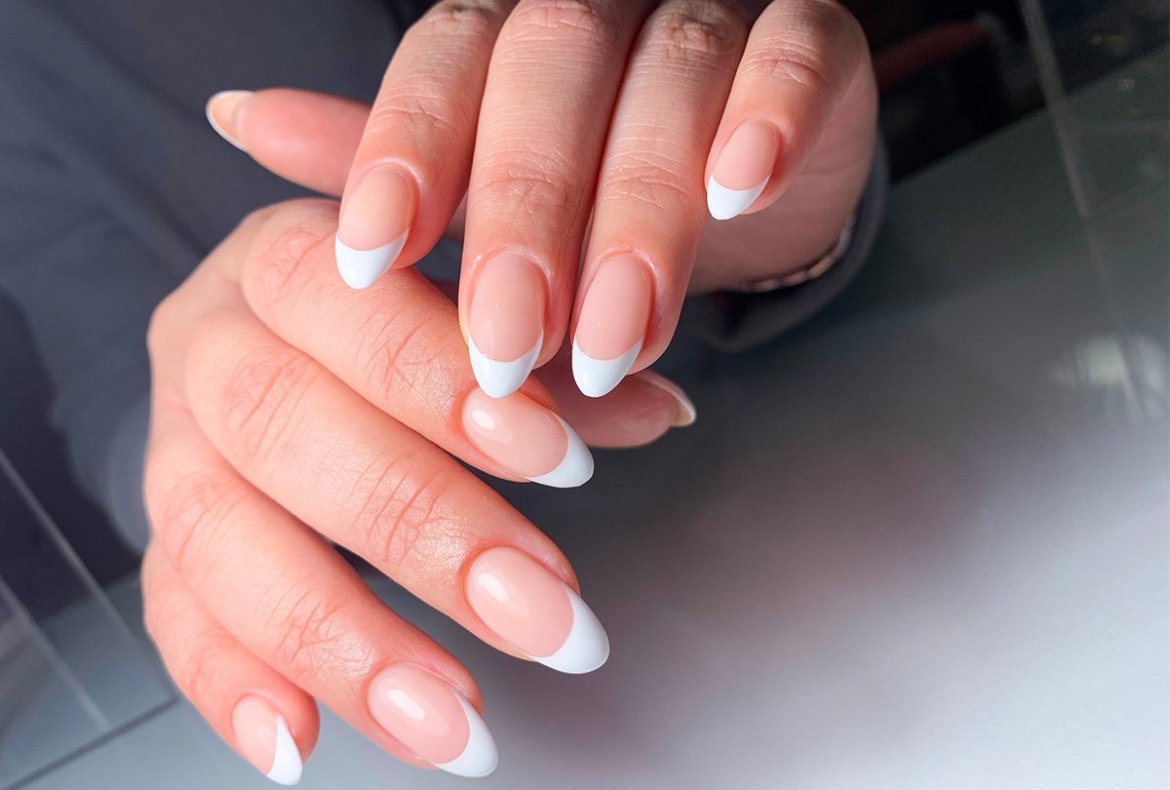 alongamento de unhas francesinha em unhas formato almond ou amendoado