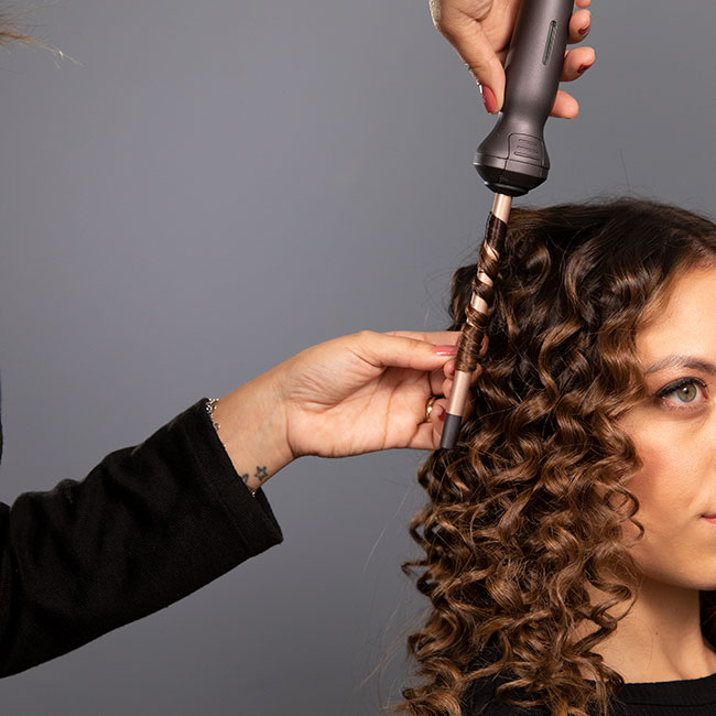 utilização do modelador de cachos vertix 10 mm em cachos definidos